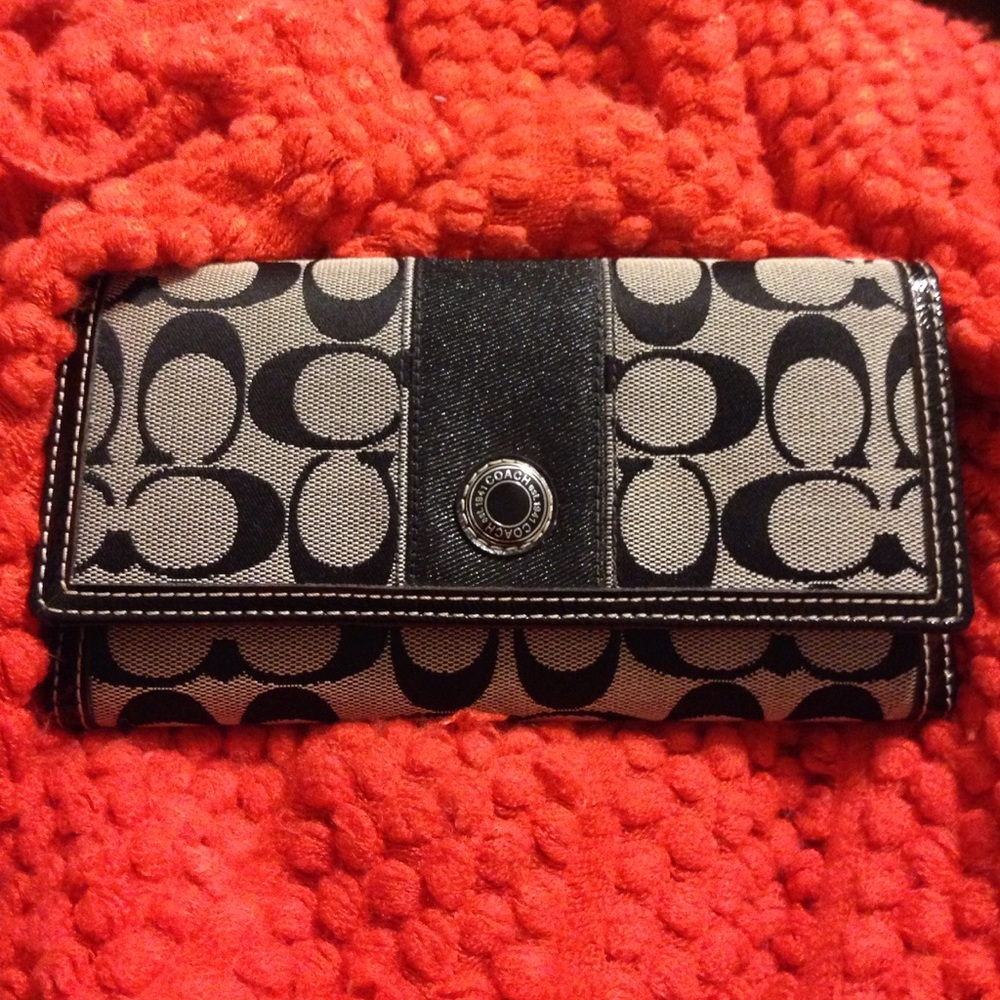 Coach wallet barely used!